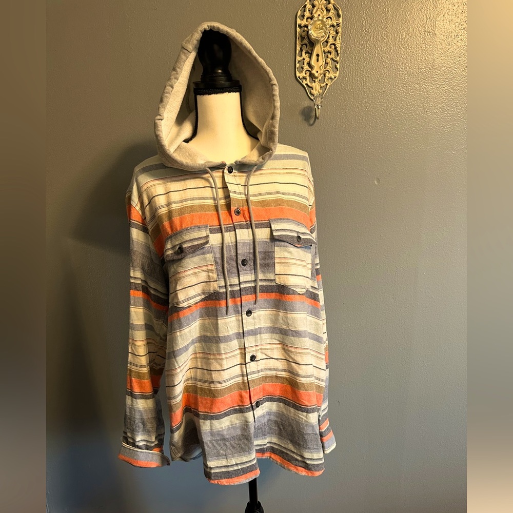 VALOR COLLECTIVE HOODED STRIPED SHACKET GREAT FOR FALL. SIZE MEDIUM.